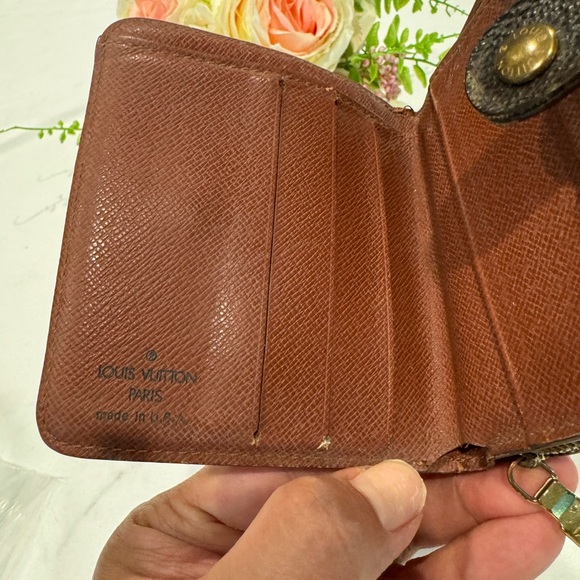 Authentic Louis Vuitton compact wallet - Picture 9 of 14